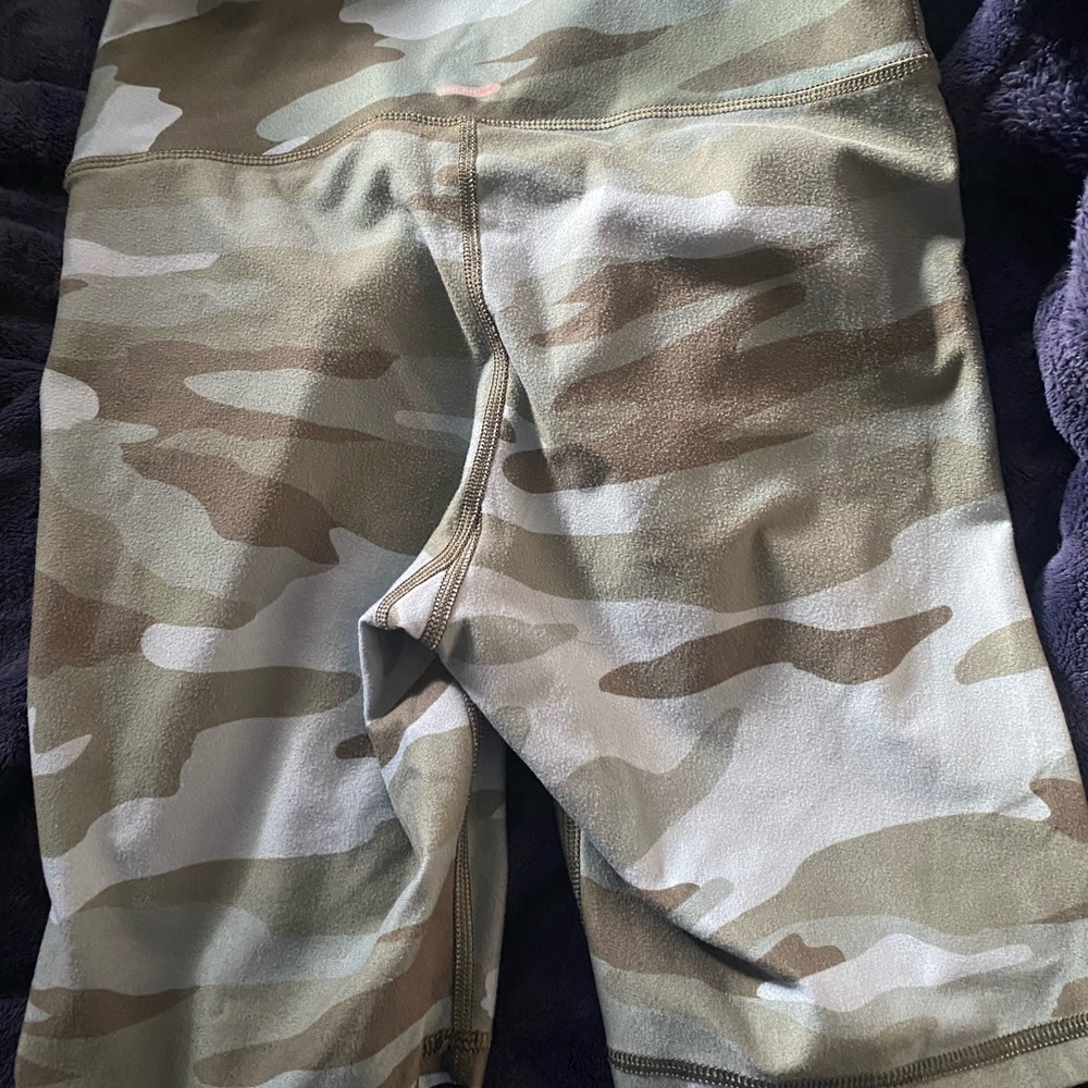 Aerie Womens Chill Play Move Size Medium Short High Rise Camo Leggings - Picture 3 of 4